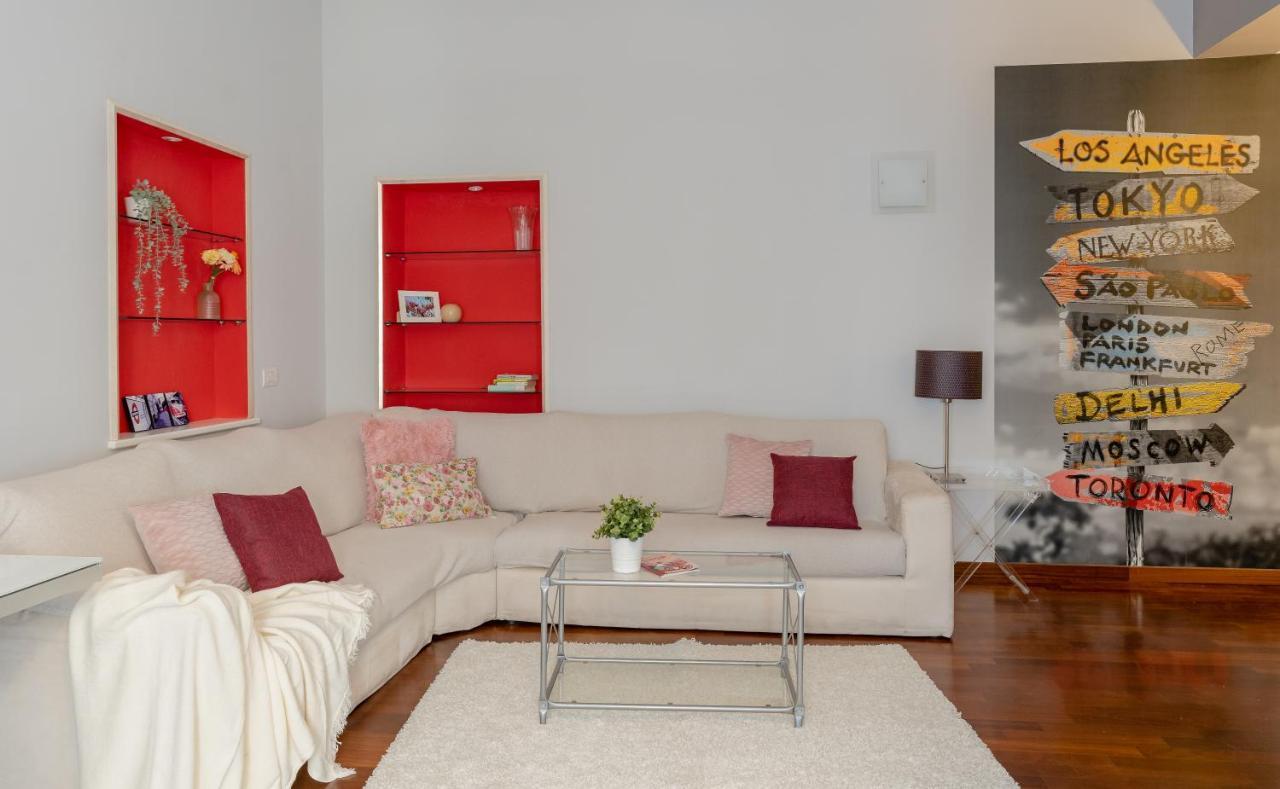 Apartment 8 Rom