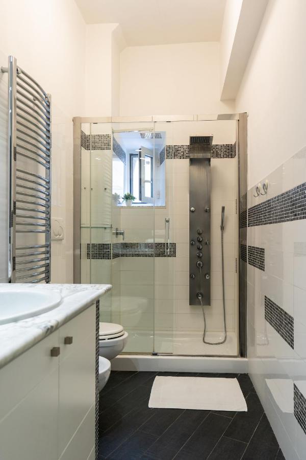 Apartment 8 Rom